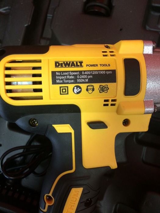 Акумулаторен ударен гайковерт DeWalt 18V/5.0Ah Li-Ion 950 N