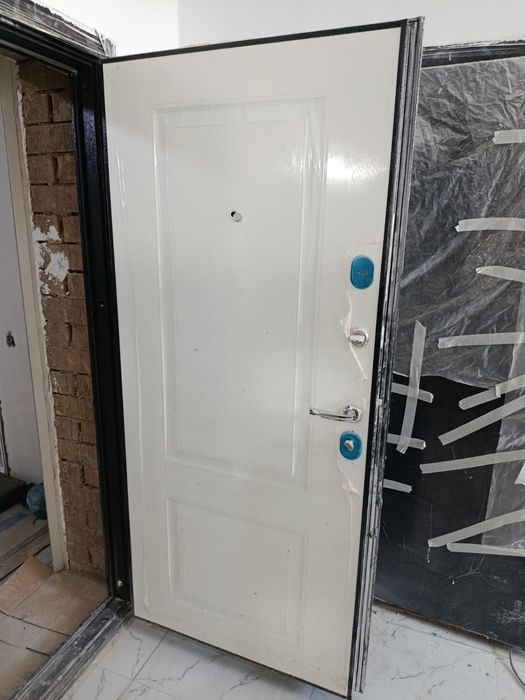 Продам дверь новую