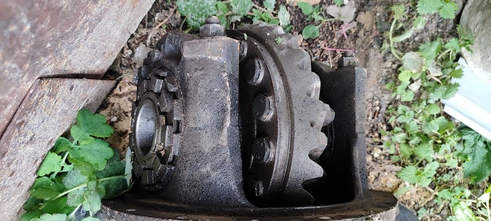 Продам редуктор на самосвал HOWO