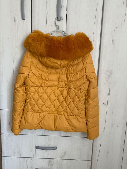 Жълто зимно яке с пух