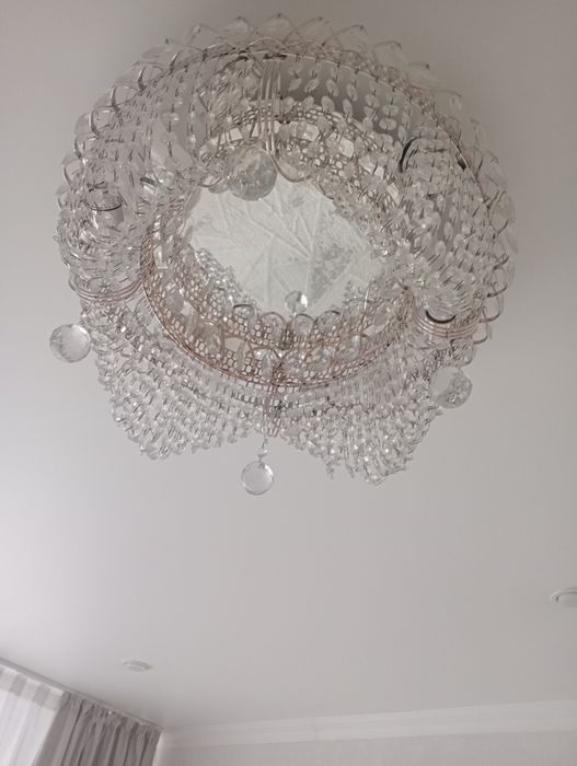 Продам люстру б/у за 12000