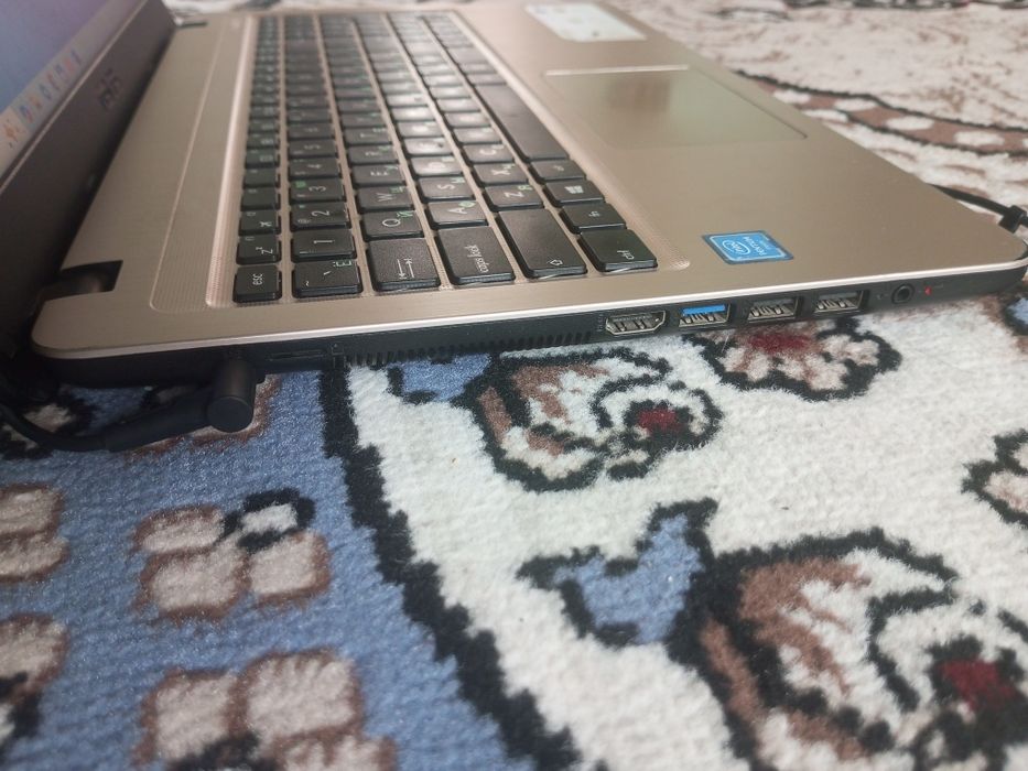Kompyuter noutbuk Asus