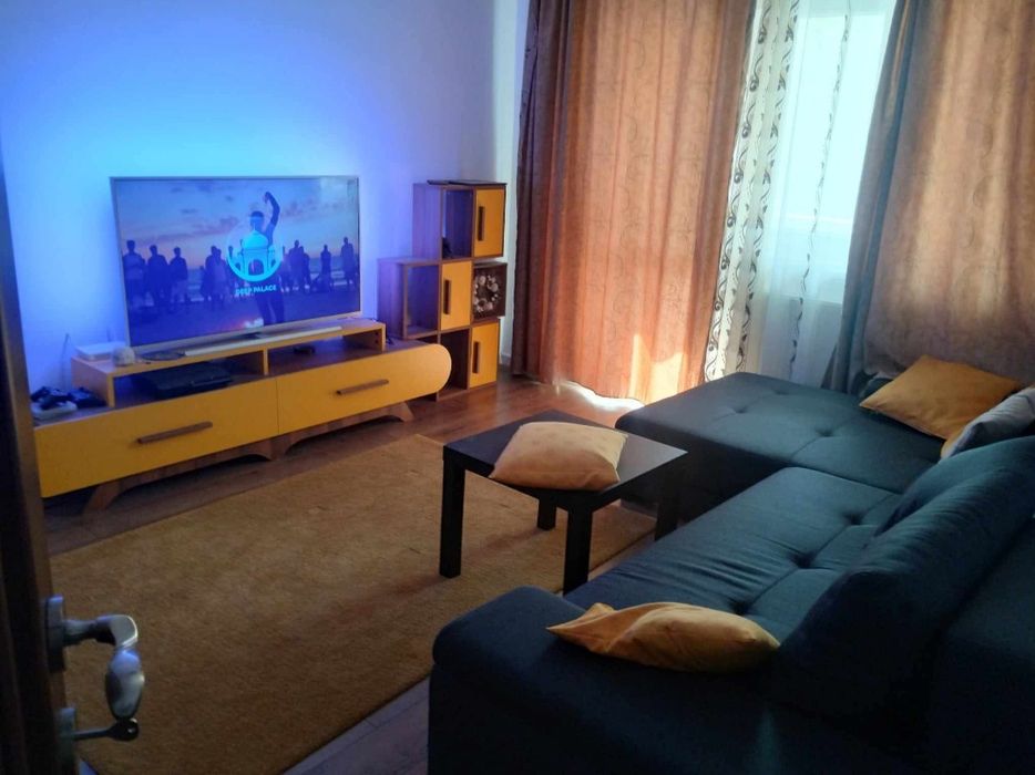 Inchiriez apartament 2 camere Hotel Rusca in spate
