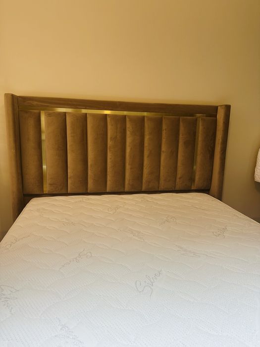 Кровать с матрасом