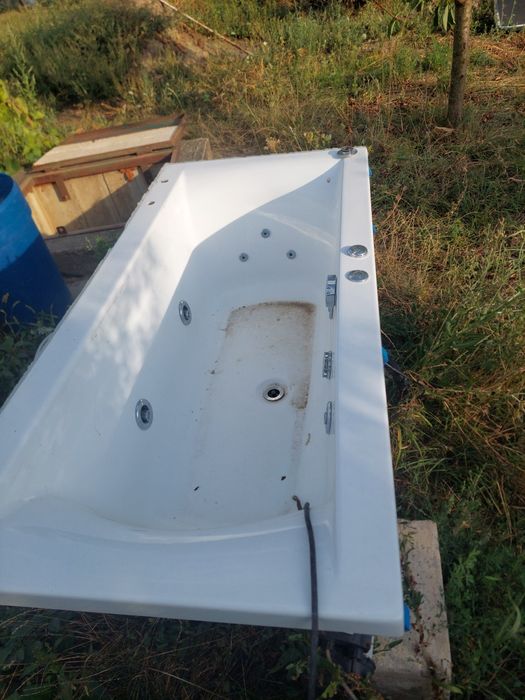 Cadă cu hidromasaj