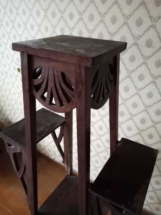 Винтидж дървена стойка за цветя /цветарник/