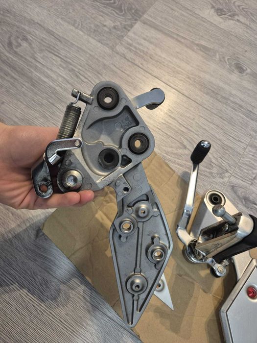 Scărițe Yamaha FZ1 cu pedale schimbător și frână în stare excelentă