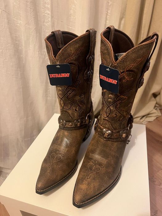 Cowoboyboots noi cu etichetă