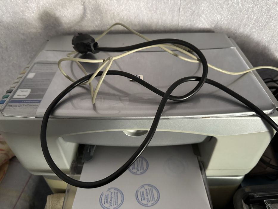 Продам принтер HP PSC 1215