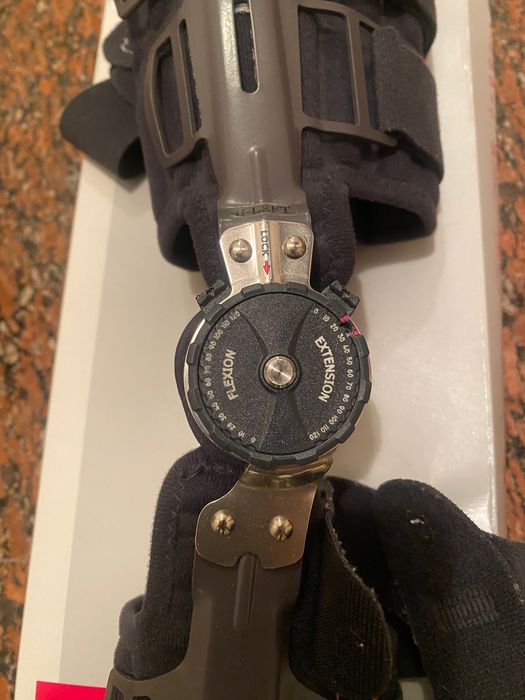 Ортеза с градуси за лява лакътна става