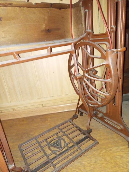 Срочно! Продам швейную машинку