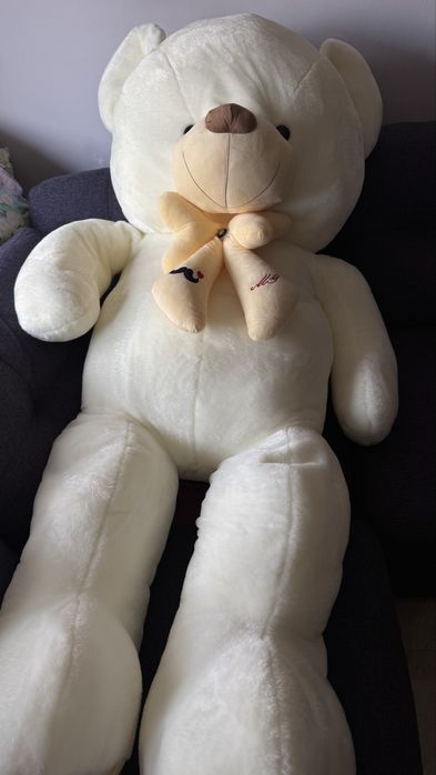 Букет цветов, мишка, шарики