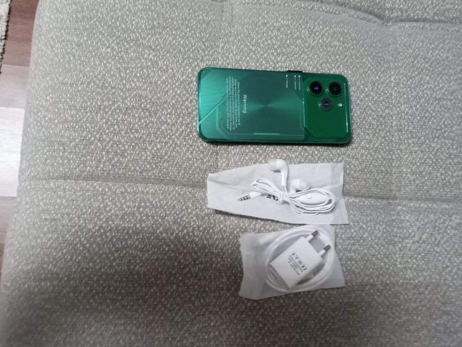 Смартфон новый продам