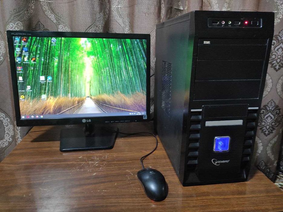 Системный блок смонитором.