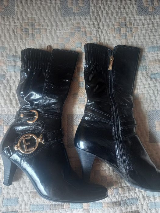 Полу сапожки, лаковые женские демисезонные