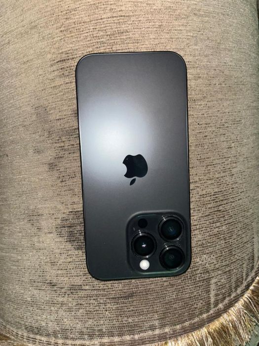 Айфон 15 про с горантием