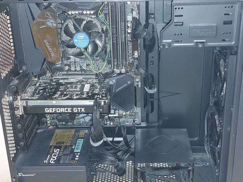 Гаймърски компютър Fractal Design