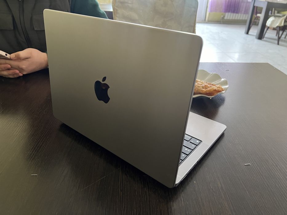MacBook Pro m1pro  14 дюймов 16+512g2021