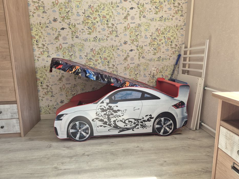 Продам детскую кровать -машинка