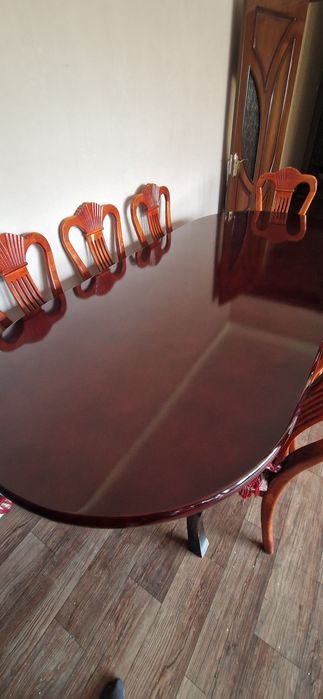 Стол для гостинной со стулами