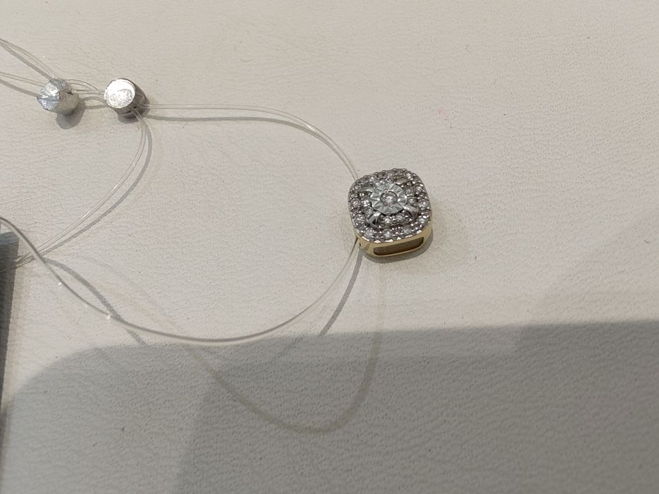 Продается подвеска с бриллиантами