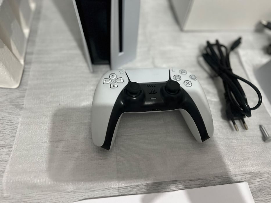 Продам playstation 5 новый 1tb