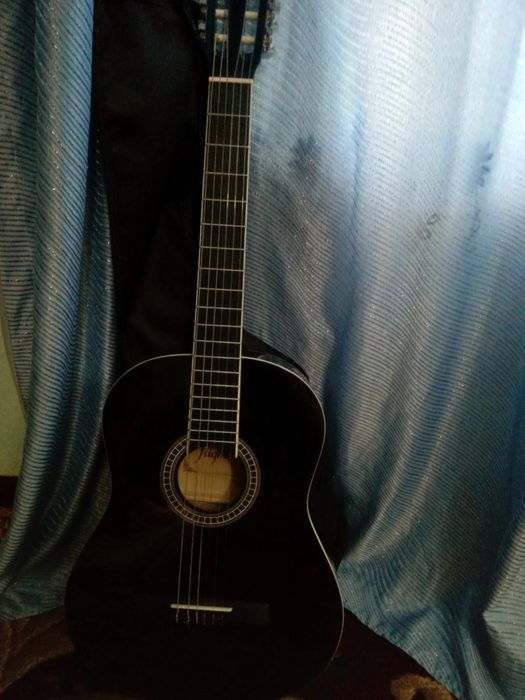 Srochna Gitara sotiladi hali yangi tim qora sumkasi ham bor