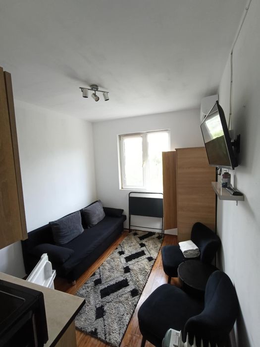 Închiriez garsoniera