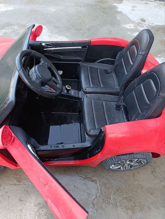 Ferari 300$ kelishtrilgan narxi