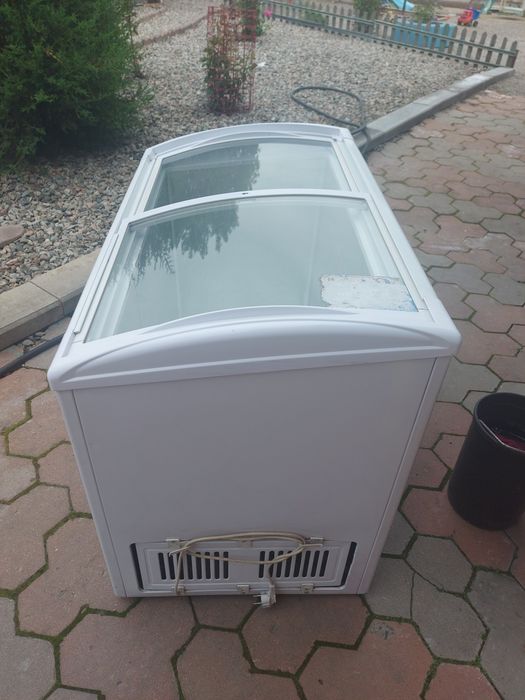 Продам морозильную камеру