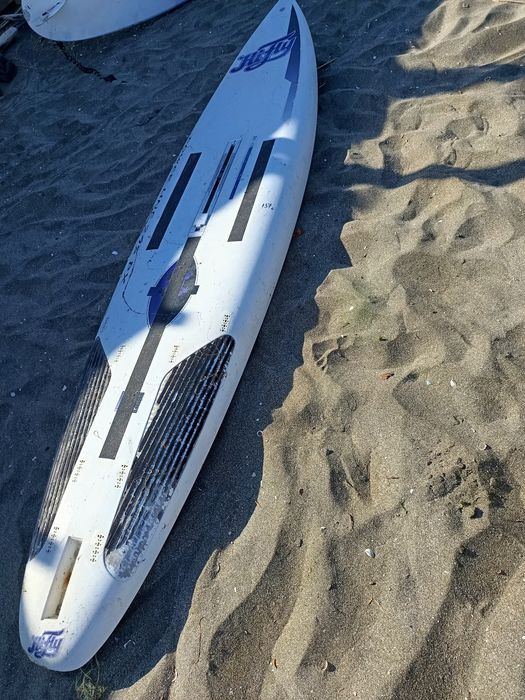 Уиндсърф,,мачти платна сърф дъски голове детски рогове всичко за сърфи