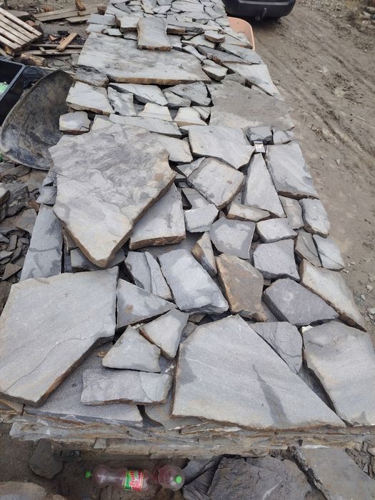 Vând piatră naturală
