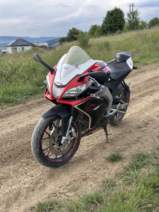 Aprilia rs4 50.