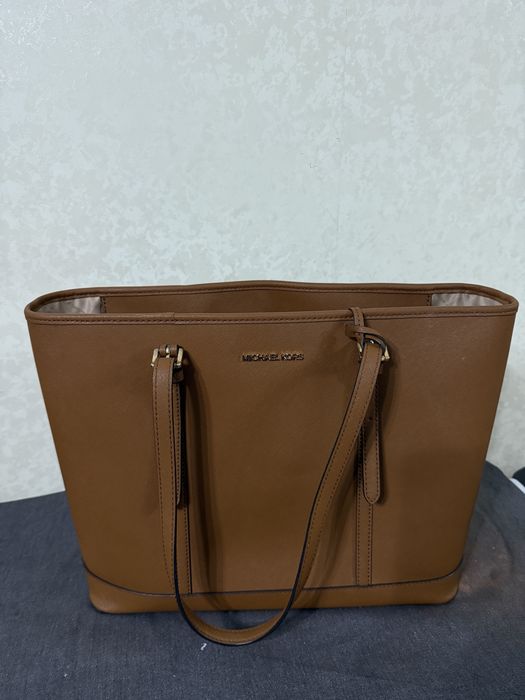 Продам сумку michael kors