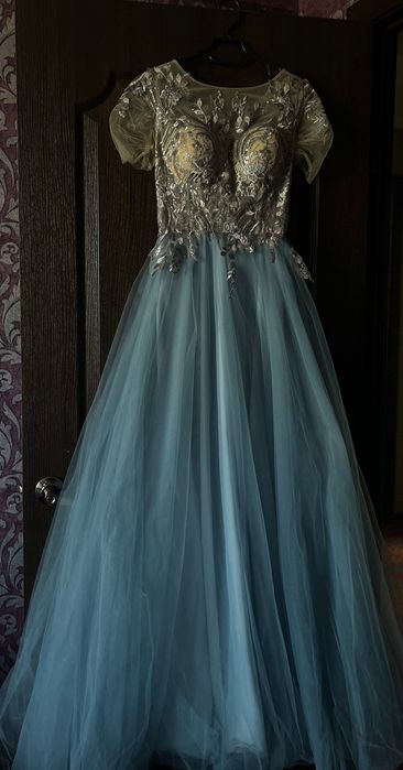 Продам вечернее выпускное платье