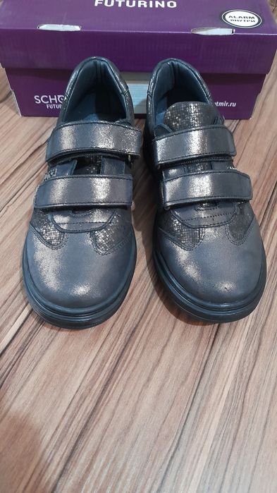 Новые школьные кроссовки на девочку