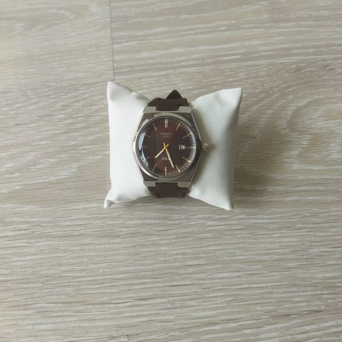 Продам часы новые