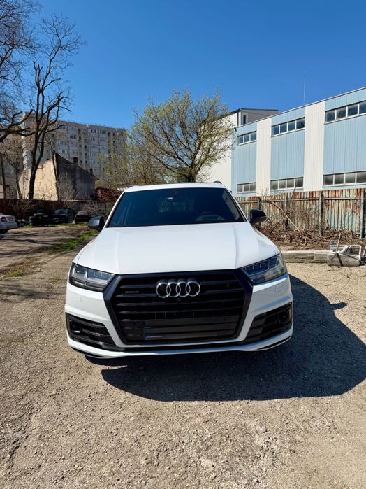 Audi Q7 , 3S line , 2019 , top options , service doar la Audi