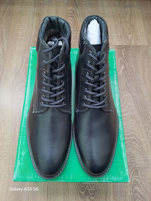 Vând bocanci din piele naturală pentru bărbați. 
Brand: Marco Santini.