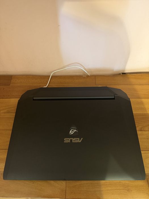 Геймърски лаптоп ASUS ROG G750