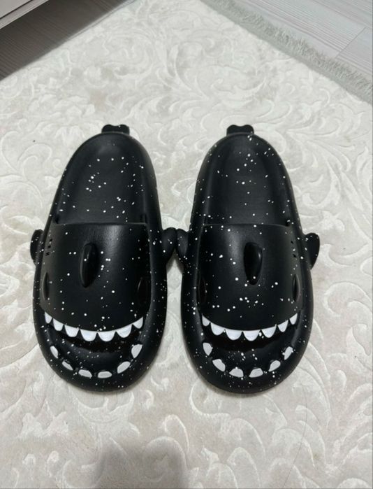 Papuci de casa shark