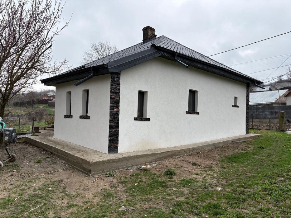 Casa de vanzare langa padure la 15 km de Bacau