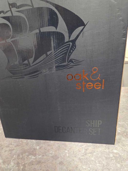 Нов неупотребяван декантер, луксозен набор за уиски - Oak & Steel.