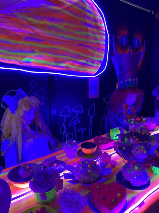 Decor scenografie, pictura, butaforie, efect U.V. arta murala