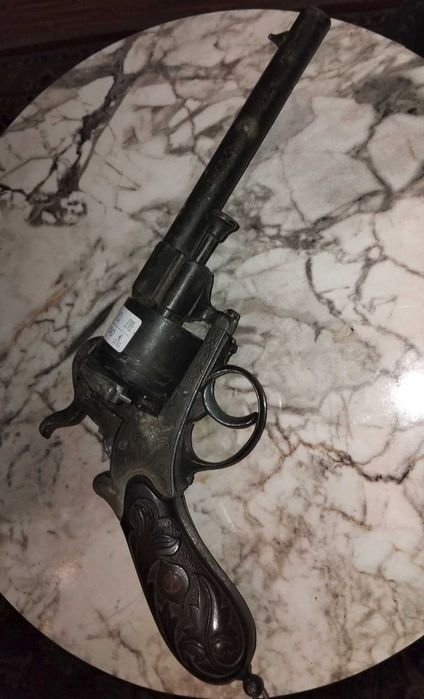 3 броя стари пистолети