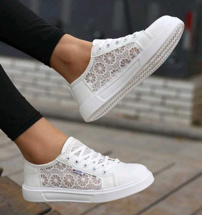 Нови дамски сандали в леопардов принт и бели летни обувки с дантела.