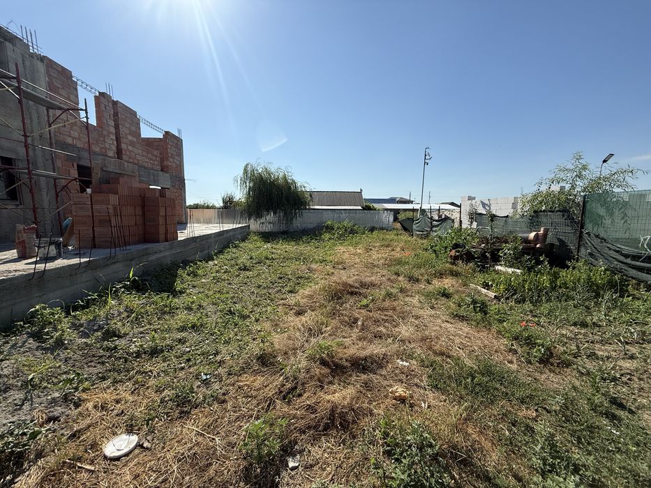Casa la Rosu Nefinalizata Varsatura