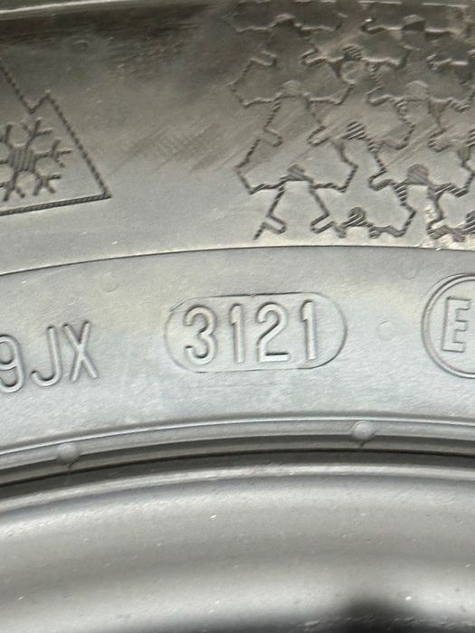 Продавам джанти 4x100 14” със зимни гуми Continental 175/65/14 за VW UP
