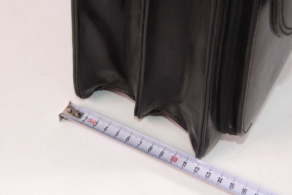 Servieta piele faux - multe compartimente, practica, eleganta, ca NOUA