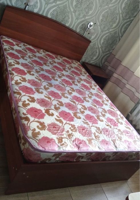 Продам спальный гарнитур